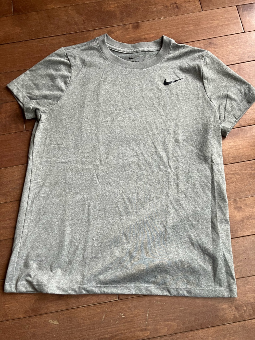 Women’s nike tee (new)